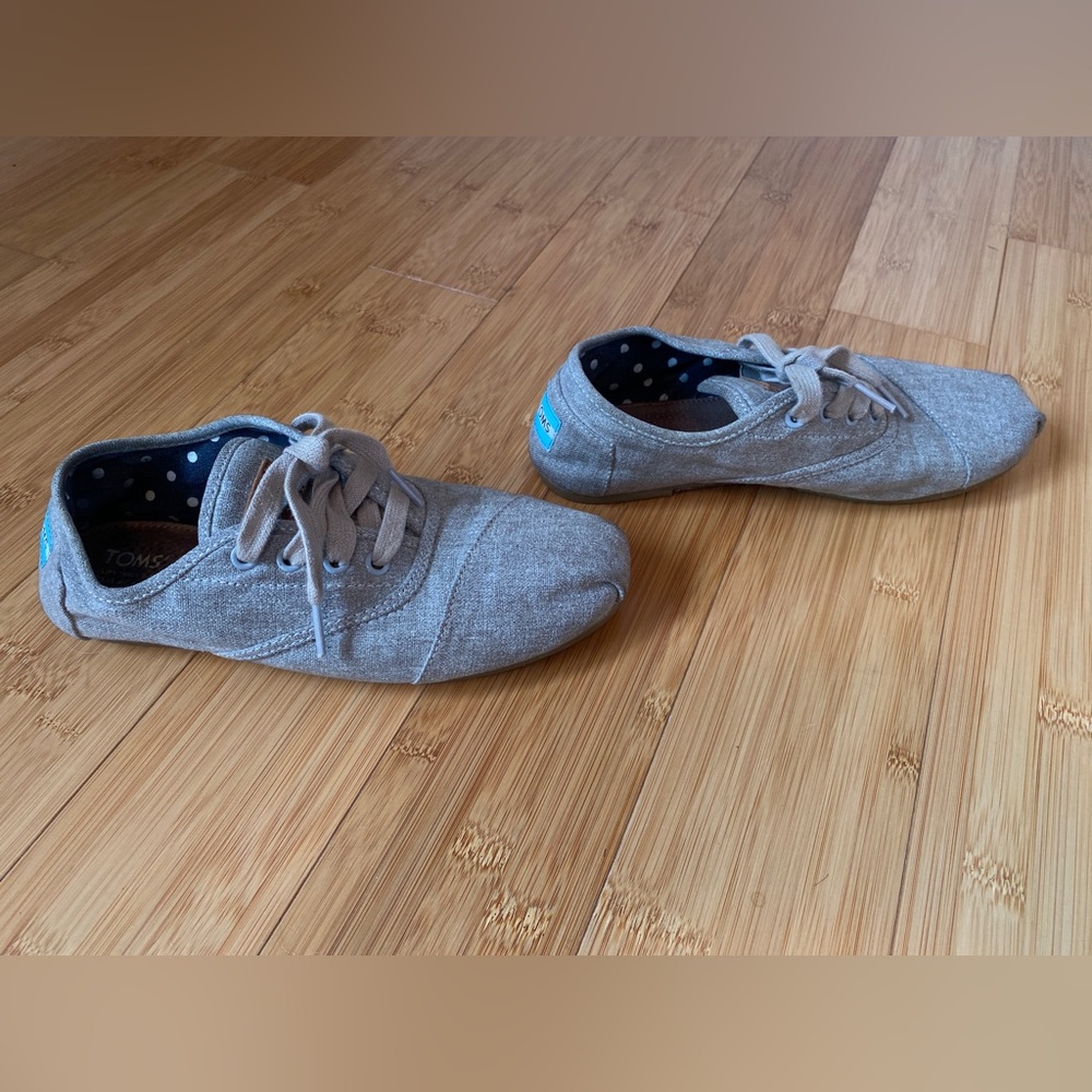 Tom’s -Grey
